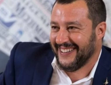 Μ.Σαλβίνι προς υποστηρικτή της μετανάστευσης: «Μόλις κέρδισες 10 αλλοδαπούς για το σπίτι να τους φροντίζεις» (βίντεο)